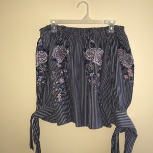 Off the shoulder shirt👚